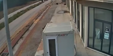 Dikkatsiz kamyoncular, kafa kafaya çarpıştı