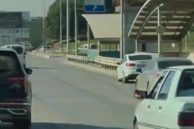 Direksiyon başında fenalaştı, bir sağa bir sola çarptı: O anlar kamerada