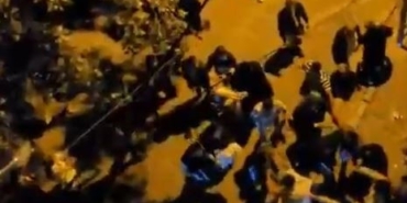 Düğünde iki aile arasında kavga çıktı, sokak savaş alnına döndü