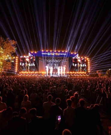 Ebru Yaşar’ın hayranları alanlara sığmadı