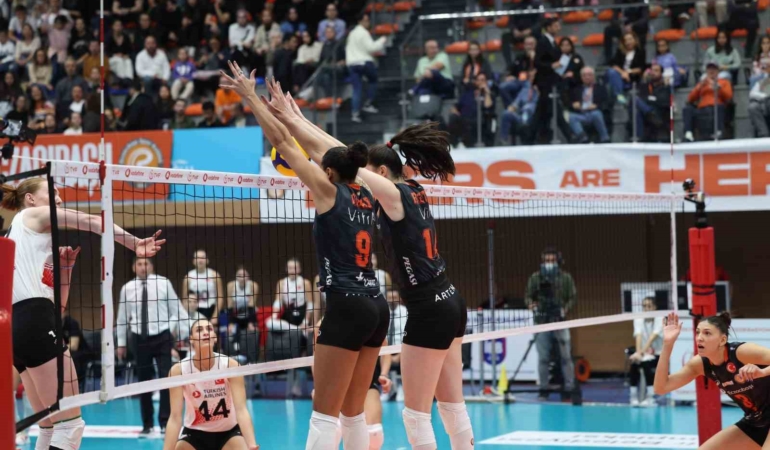 Eczacıbaşı Dynavit evinde set vermedi