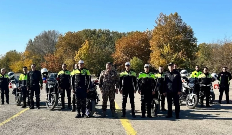 Edirne’de Motosikletli Trafik Polis Timleri eğitimlerini başarıyla tamamladı