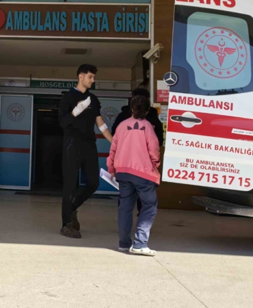 Elini hurda ezme makinesine kaptırdı