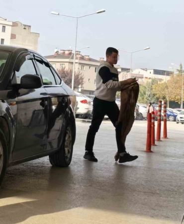 Elini makineye kaptıran işçinin parmağı koptu