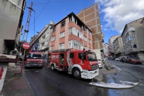 Esenler’de 4 katlı apartmanda korkutan yangın