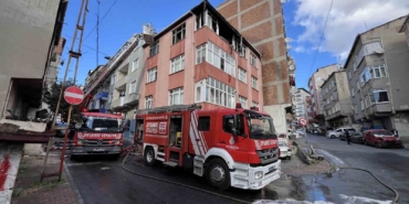 Esenler’de 4 katlı apartmanda korkutan yangın