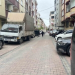 Esenyurt’ta iki komşu arasında park yeri kavgası: Demir çubukla aracın camlarını kırdı