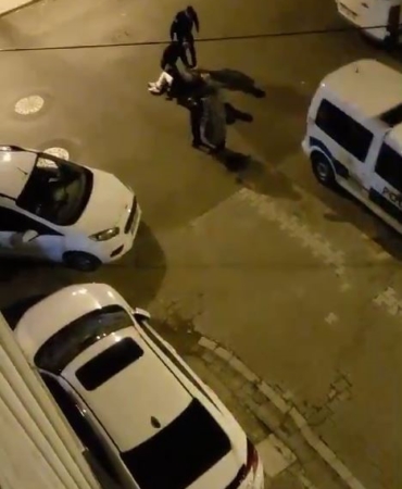 Esenyurt’ta paylaşımlı yolculuk uygulaması şoförü, ters yönde polis aracına çarptı
