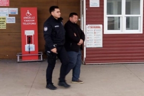 Eşini çekiçle ağır yaraladı serbest kaldı