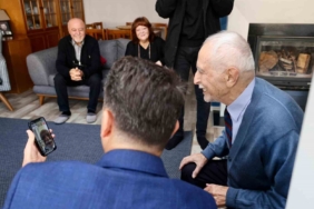 Eski Bakan Nabi Avcı’dan 88 yaşındaki okul müdürüne Öğretmenler Günü sürprizi