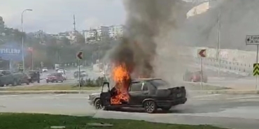 Eyüpsultan’da hareket halindeki Fiat Tofaş araç alev alev yandı