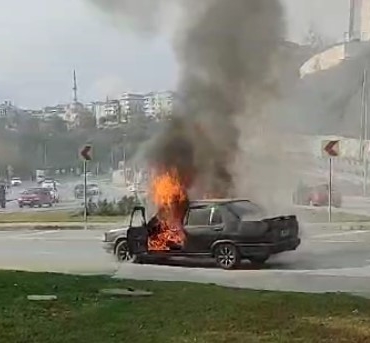 Eyüpsultan’da hareket halindeki Fiat Tofaş araç alev alev yandı