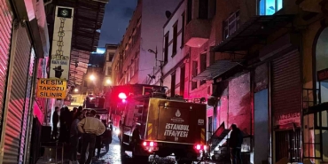 Fatih’te ayakkabı imalathanesinde korkutan yangın