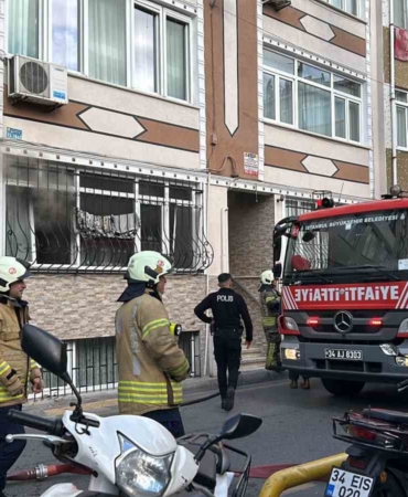 Fatih’te bir apartmanda yangın çıktı: 5 kişi mahsur kaldı