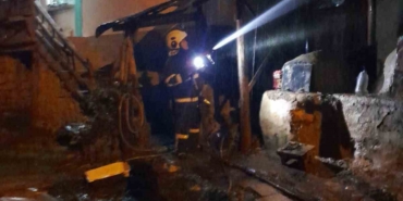 Fırında başlayan yangın evlere sıçramadan söndürüldü