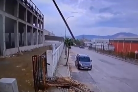 Fırtına uçurdu, çelik ok gibi saplandı