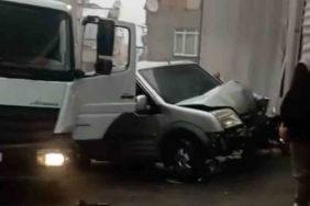 Freni patlayan BİM kamyonu 3 aracı hurdaya çevirdi