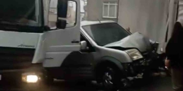 Freni patlayan BİM kamyonu 3 aracı hurdaya çevirdi