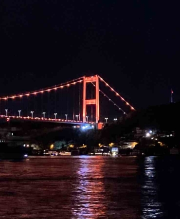 FSM Köprüsü ve Yavuz Sultan Selim Köprüsü lösemi farkındalığı amacıyla turuncuya büründü