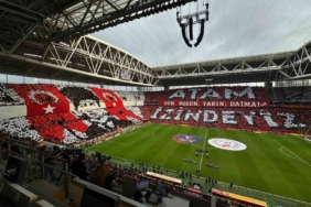 Galatasaray taraftarından, Mustafa Kemal Atatürk için koreografi