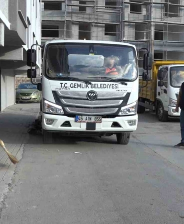Gemlik’te boş arsalar temizleniyor