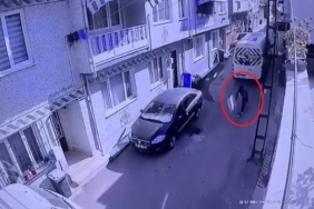 Geri manevra yapan servis minibüsü kadına çarptı