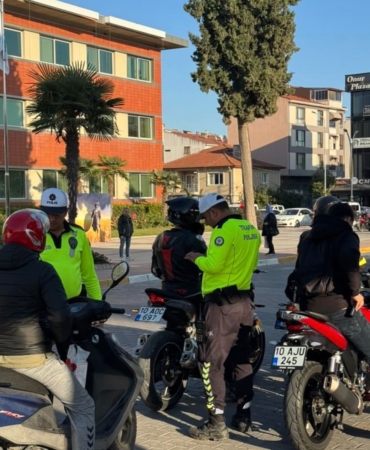Gönen’de trafik denetimlerinde 432 bin liralık ceza kesildi