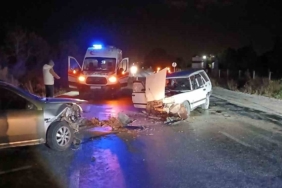 Gönen’de trafik kazası: Araçlar kafa kafaya çarpıştı, 2 yaralı