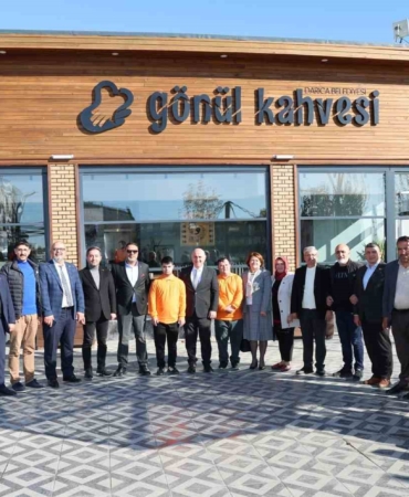 Gönül Kahvesi’nin "özel" garsonları