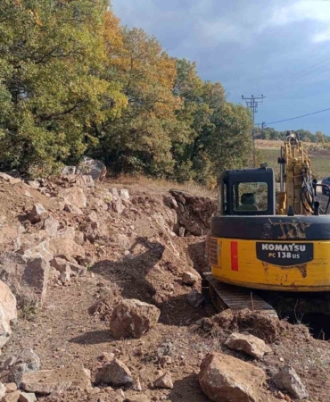 Güpegündüz iş makinaları ile define avına jandarmadan suçüstü: 4 gözaltı