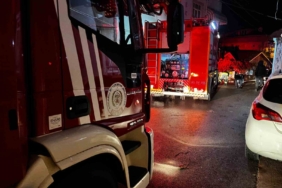 Hava almayan kömür sobası patladı, mahsur kalanları itfaiye kurtardı