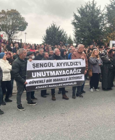Hemşire Şengül Ayyıldız’ın sevenleri sağlık ocağı önünde basın açıklaması yaptı