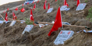 Her şehit anısına bir fidan