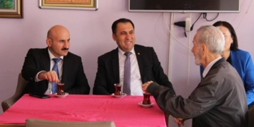 Huzurevi sakinleriyle kitap okudular