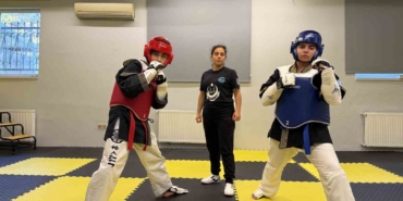 İkiz kardeşler, unutulmaya yüz tutmuş ata sporunda dünya şampiyonasına hazırlanıyorlar