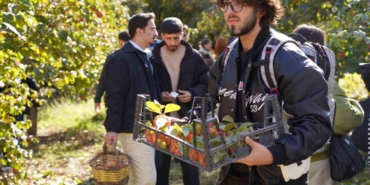 İlk meyveler vatandaşa ücretsiz dağıtıldı