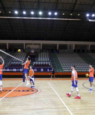 İnegöl Belediyespor Yenişehir Belediye’ye hazırlanıyor