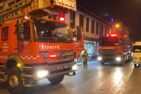 İnegöl’de 2 katlı ahşap binada yangın