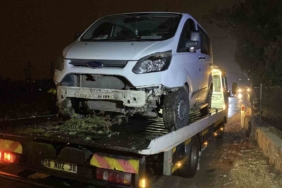 İnegöl’de kontrolden çıkan minibüs dere yatağına uçtu