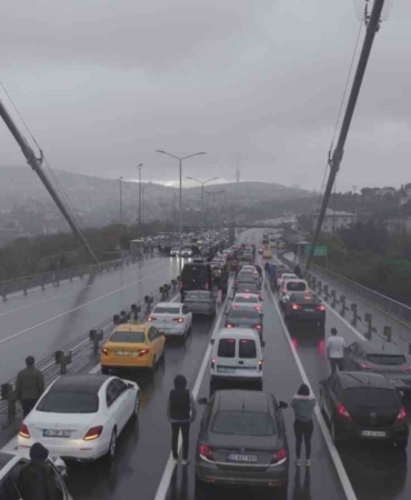 İstanbul Boğazı’nda Ata’ya saygı duruşu