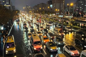 İstanbul’da haftanın son gününde trafik yüzde 90’a ulaştı