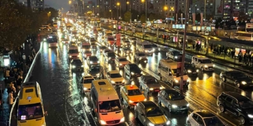 İstanbul’da haftanın son gününde trafik yüzde 90’a ulaştı