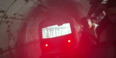 İstanbul’da metro 5 durağı pas geçti, acil durdurma butonuna basan yolcular raylara inip yürüdü