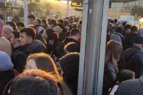 İstanbul’da tramvay seferleri aksadı duraklarda yoğunluk oluştu