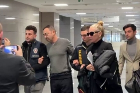 İstanbul’da ‘yasadışı bahse teşvik’ iddiasına yönelik başlatılan soruşturmada kapsamında gözaltına alınan şarkıcı Serdar Ortaç, tutuklanması talebiyle mahkemeye sevk edildi.