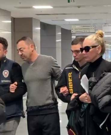 İstanbul’da ‘yasadışı bahse teşvik’ iddiasına yönelik başlatılan soruşturmada kapsamında gözaltına alınan şarkıcı Serdar Ortaç, tutuklanması talebiyle mahkemeye sevk edildi.