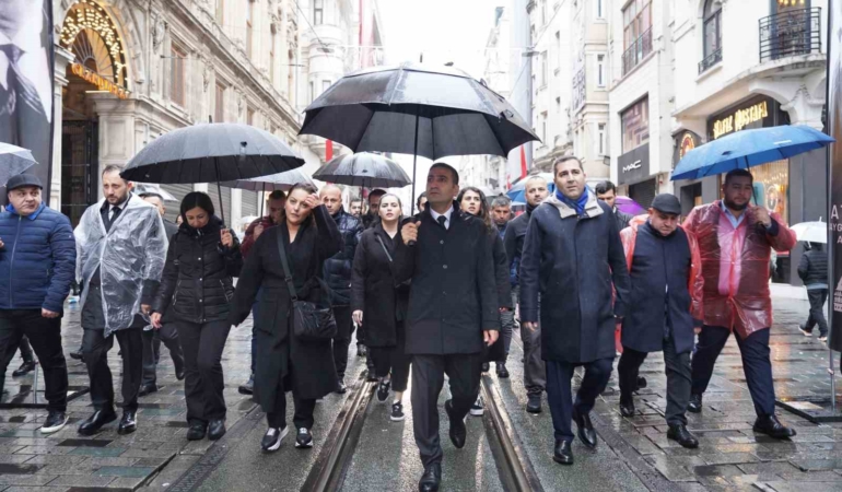 İstiklal Caddesi Atatürk’ün sesi ile yankılandı