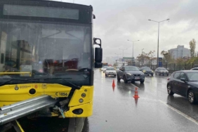 Kadıköy’de bariyerler İETT otobüsüne ok gibi saplandı