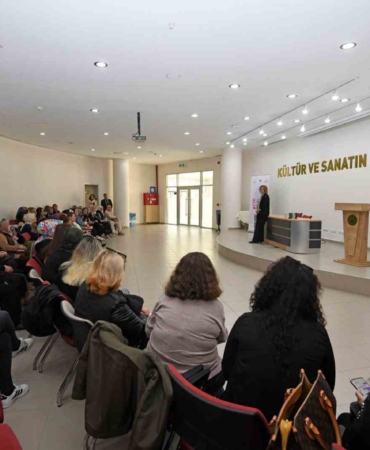 Kadın yazarlar ile kadın kitapseverler Osmangazi’de buluşuyor
