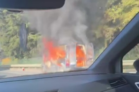 Kalorifer motorundan çıkan yangın aracı hurdaya çevirdi